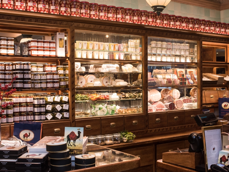 Sonder-Kühlvitrine in Edelstahl in Kombination mit Holzverkleidung im Jugendstil (zur Kühlung und Präsentation verschiedenster Delikatessen)