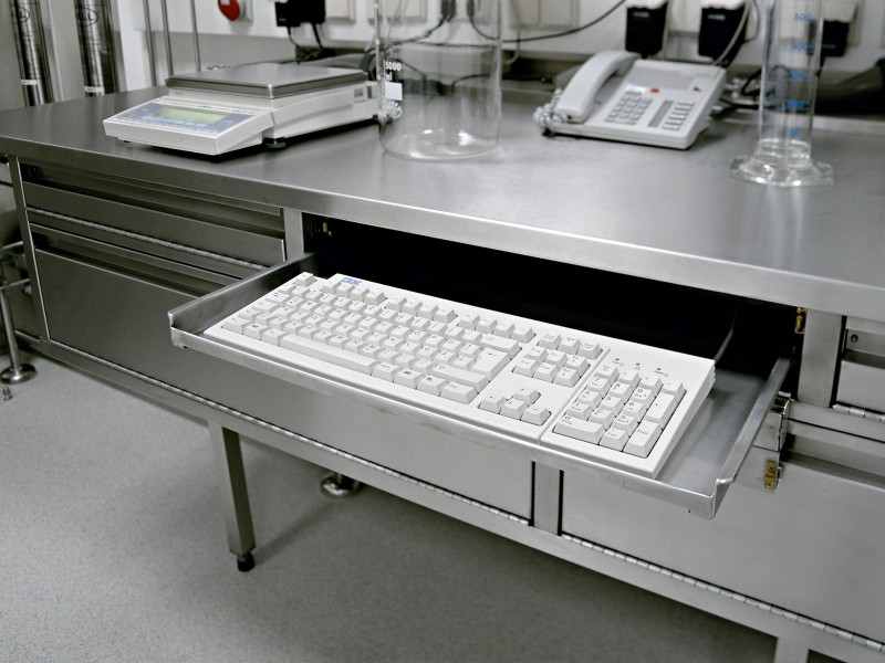 Pharma: Edelstahl-Sonderauszug für Tastatur