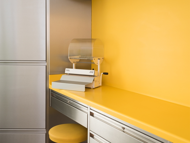 Ordinationsmöbel in Edelstahl für Arztpraxis